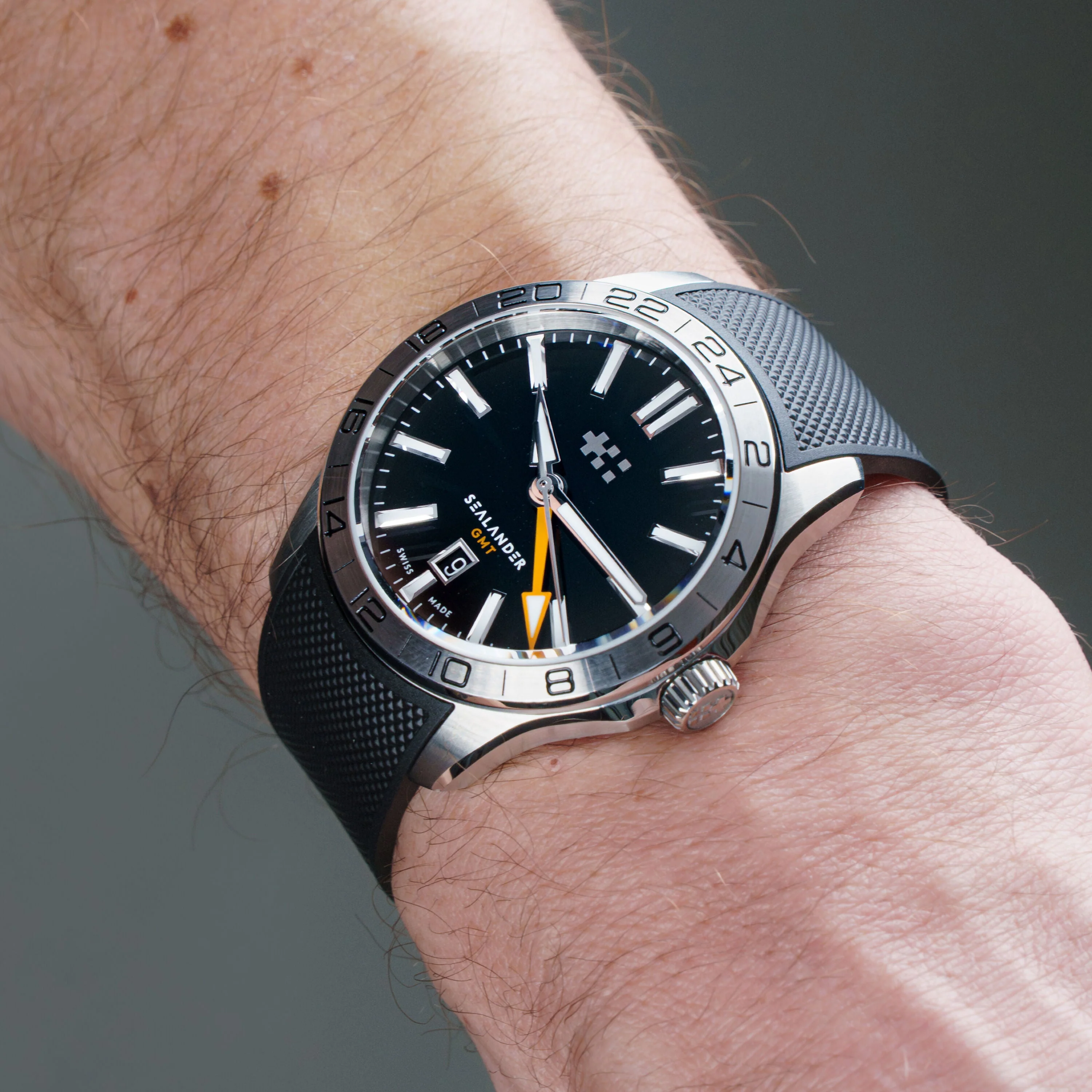 Christopher Ward C63 Sealander GMT 42mm – Black - Image 12