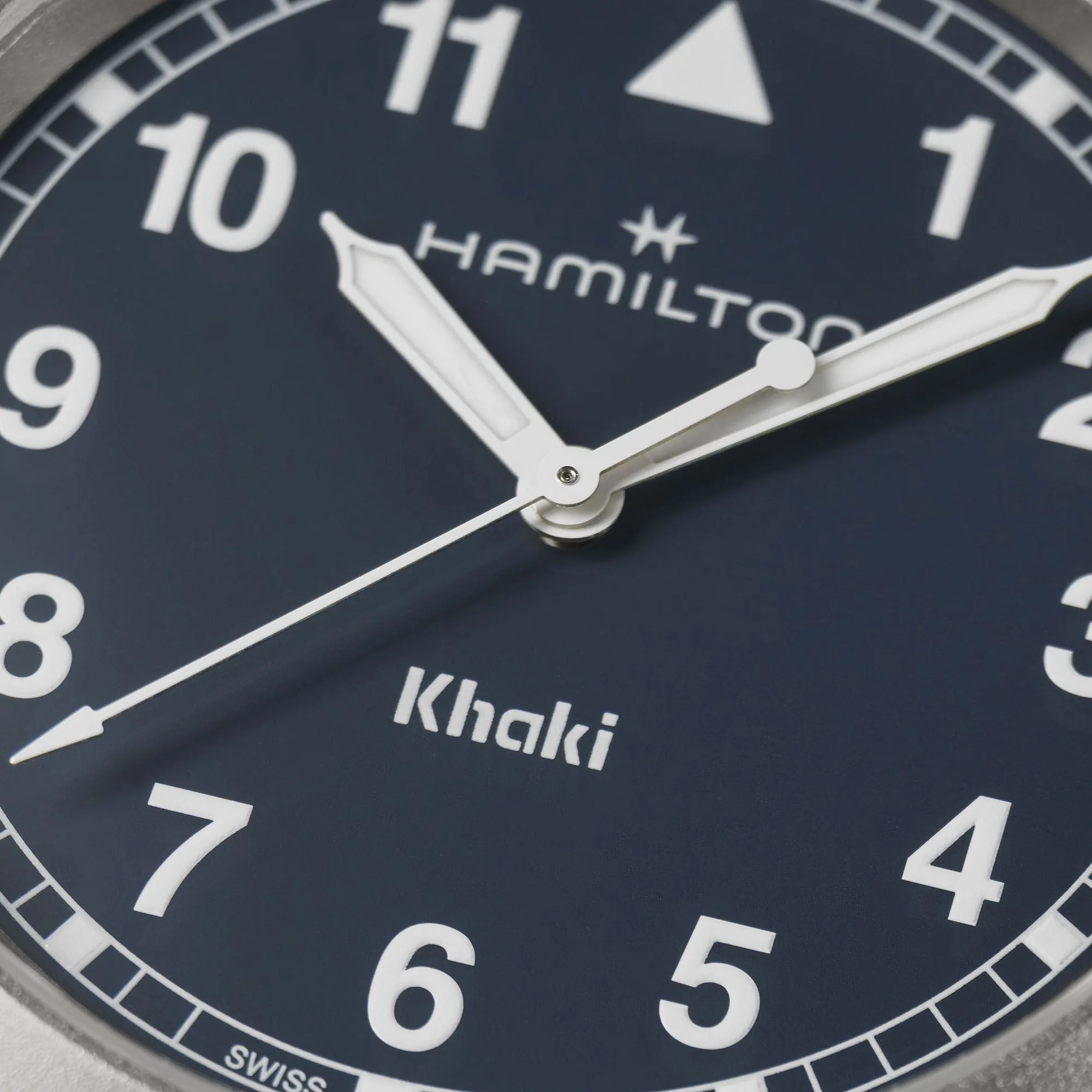 Hamilton Khaki Field Quartz 38mm - Image 2
