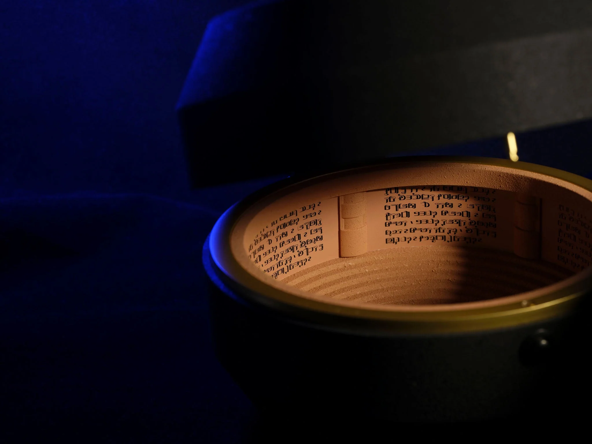 Hamilton Ventura XXL Bright Dune Limited Edition - Image 10